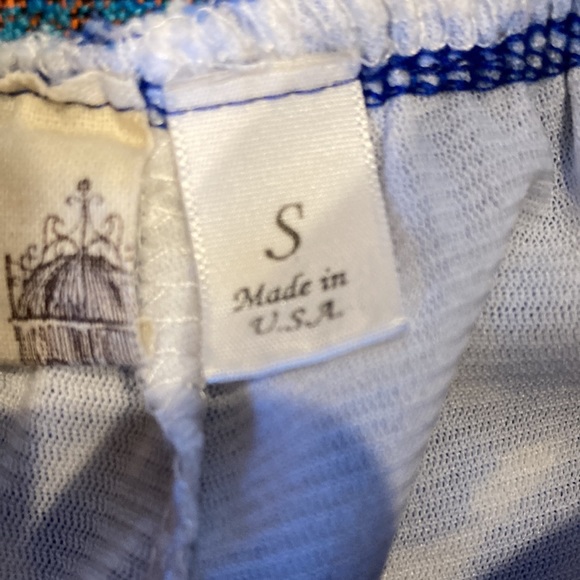 Girls patterns polyester blend shorts. Size small - Picture 6 of 6